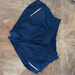 lululemon hotty hot 2.5 inch black size 6